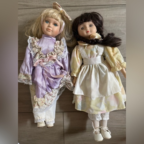 Assorted Porcelain Dolls Set - Picture 3 of 8